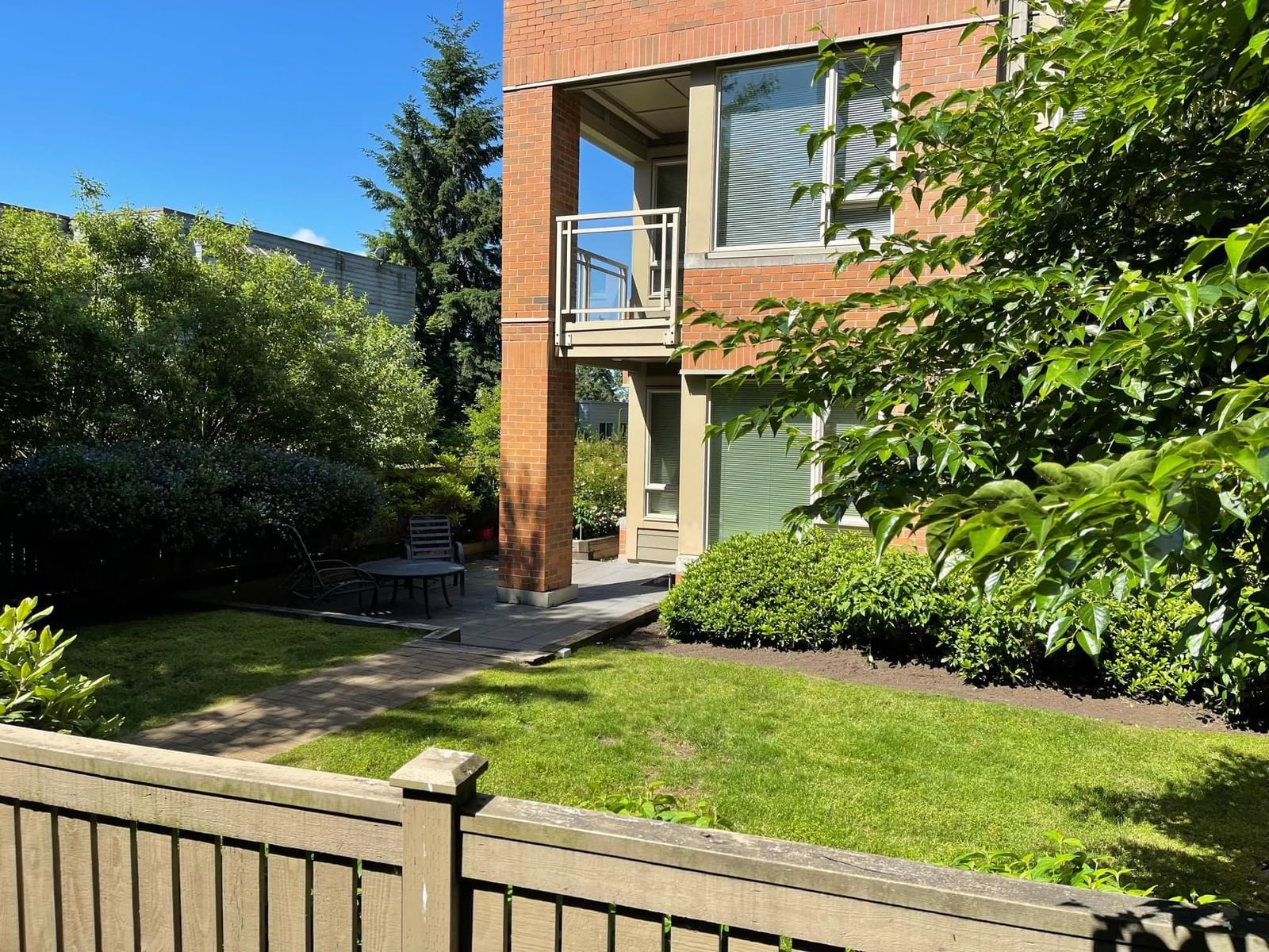 Listing Image 4