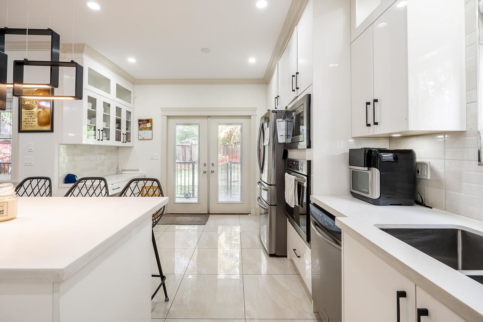 Listing Image 11