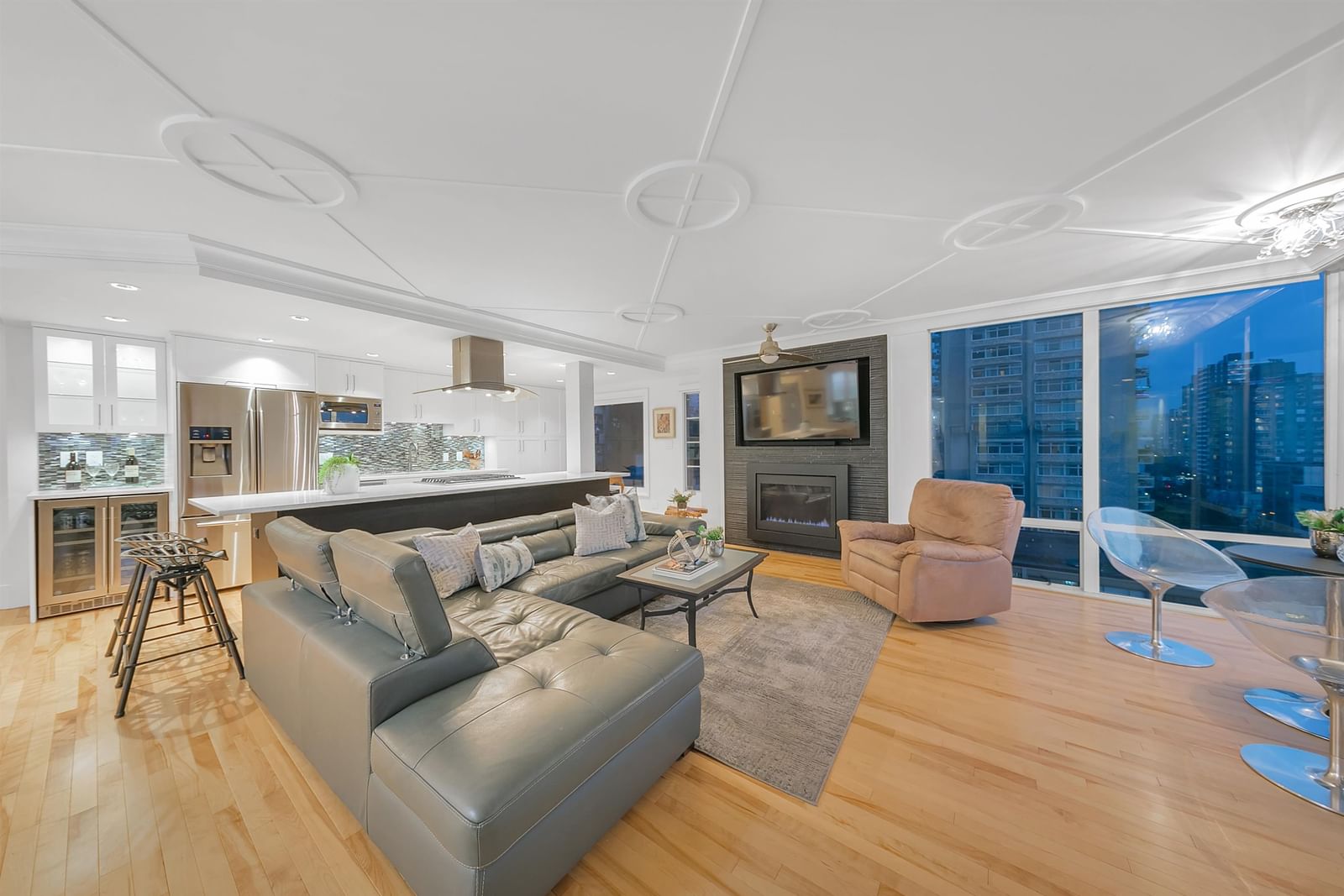 Listing Image 5
