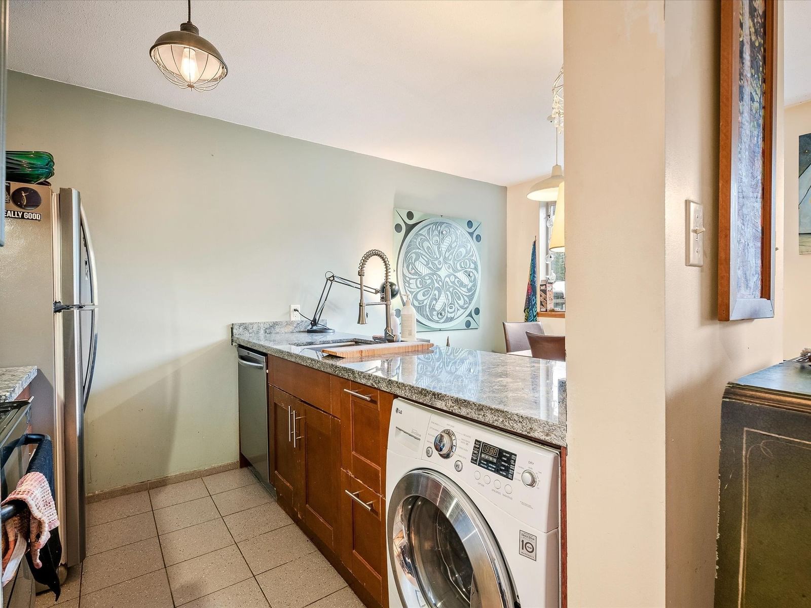 Listing Image 9