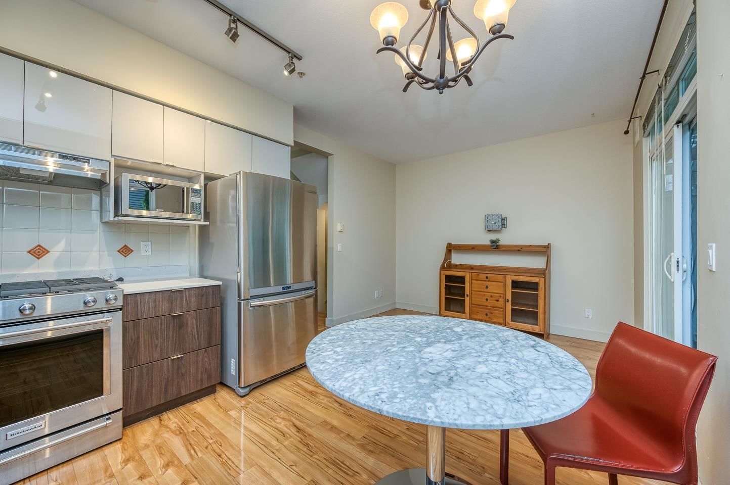 Listing Image 9