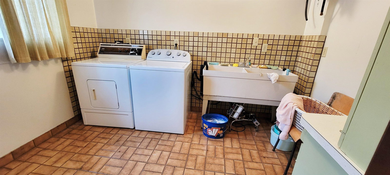 Listing Image 16