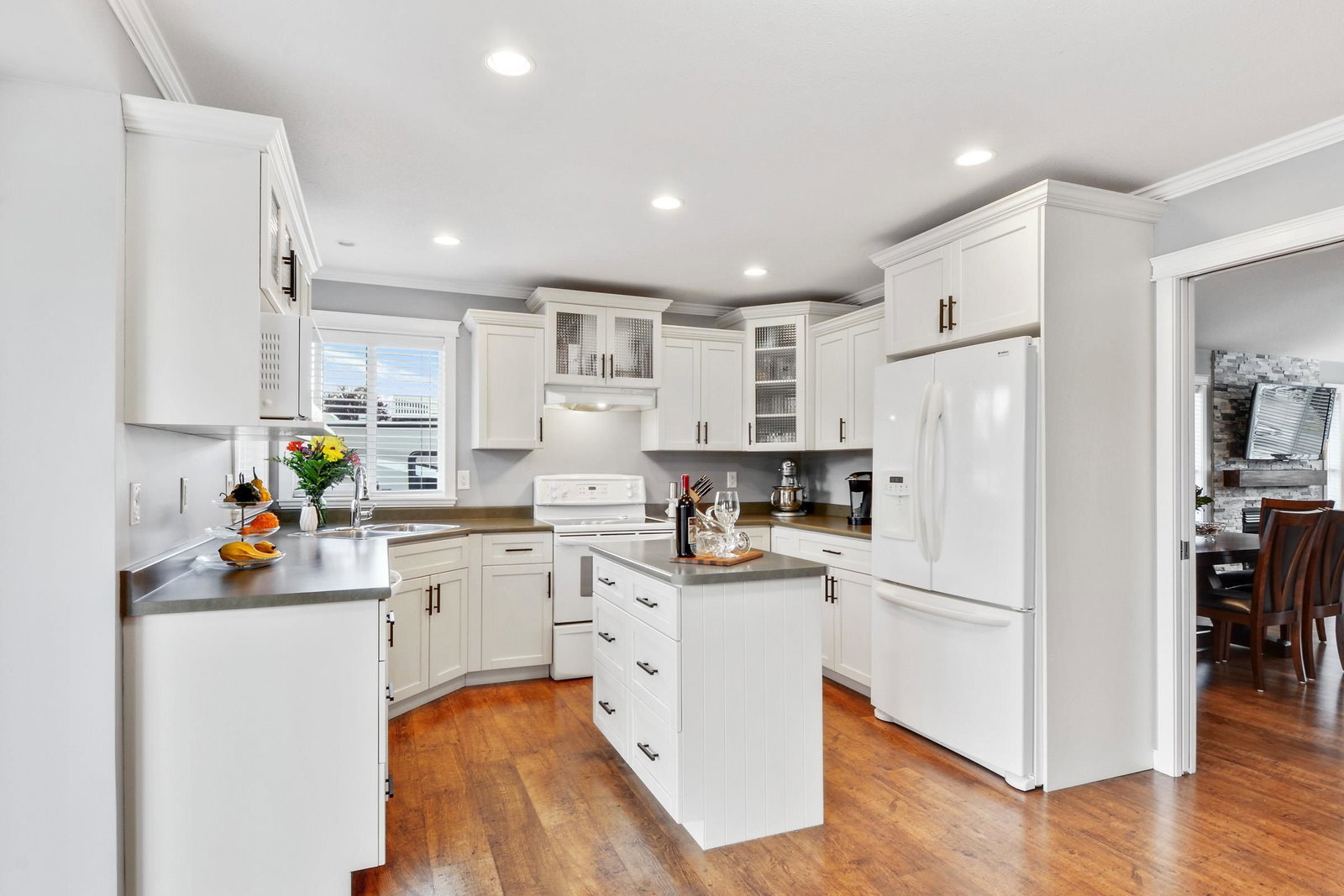 Listing Image 11