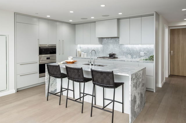1305 - 7433 Cambie Street