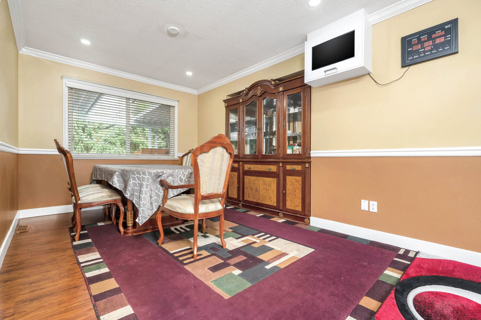 Listing Image 4