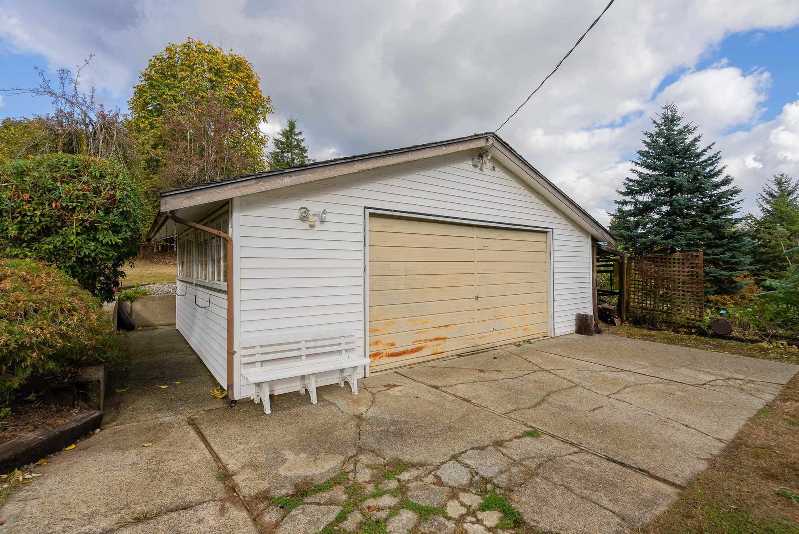 Listing Image 4