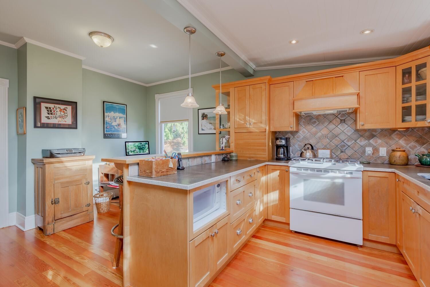 Listing Image 11