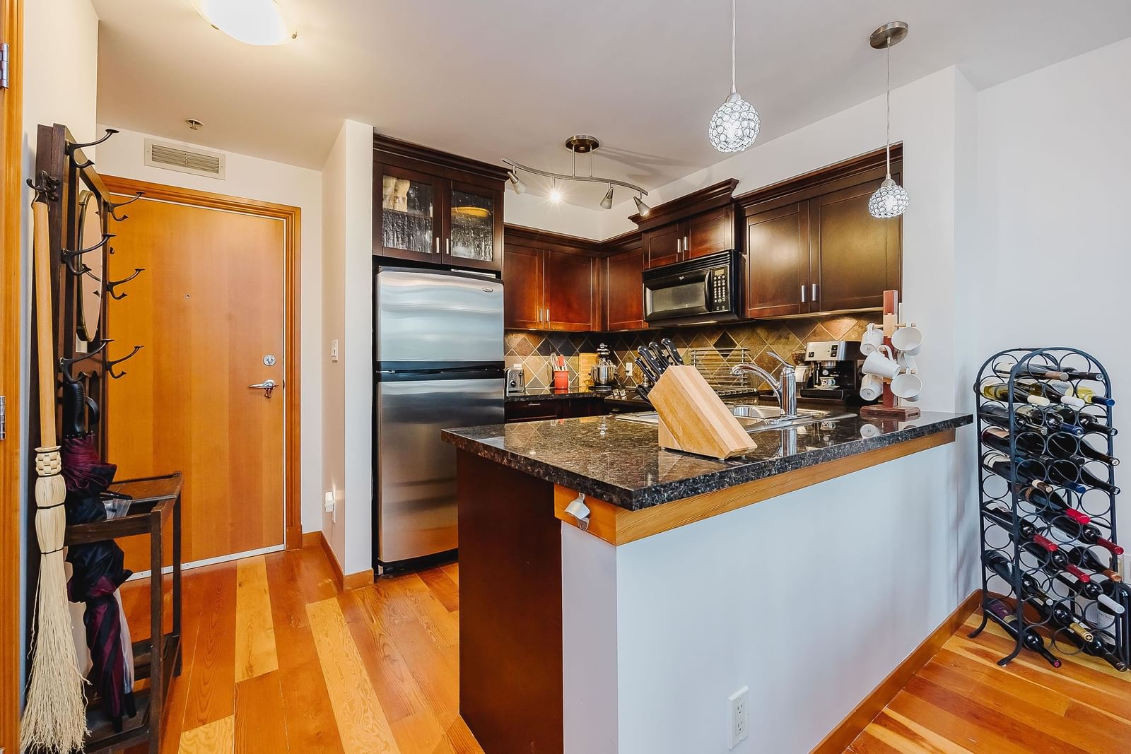 Listing Image 11
