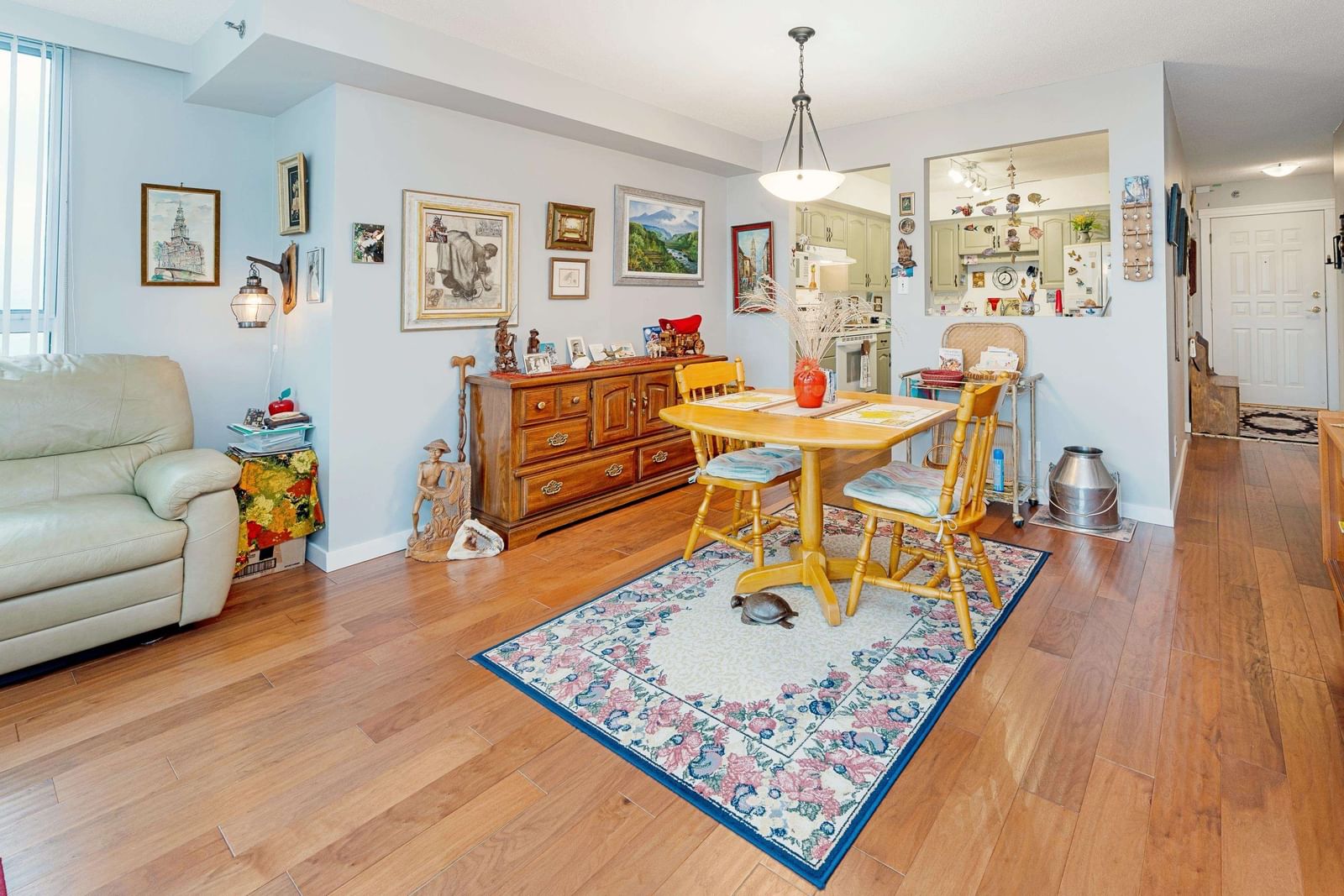 Listing Image 10