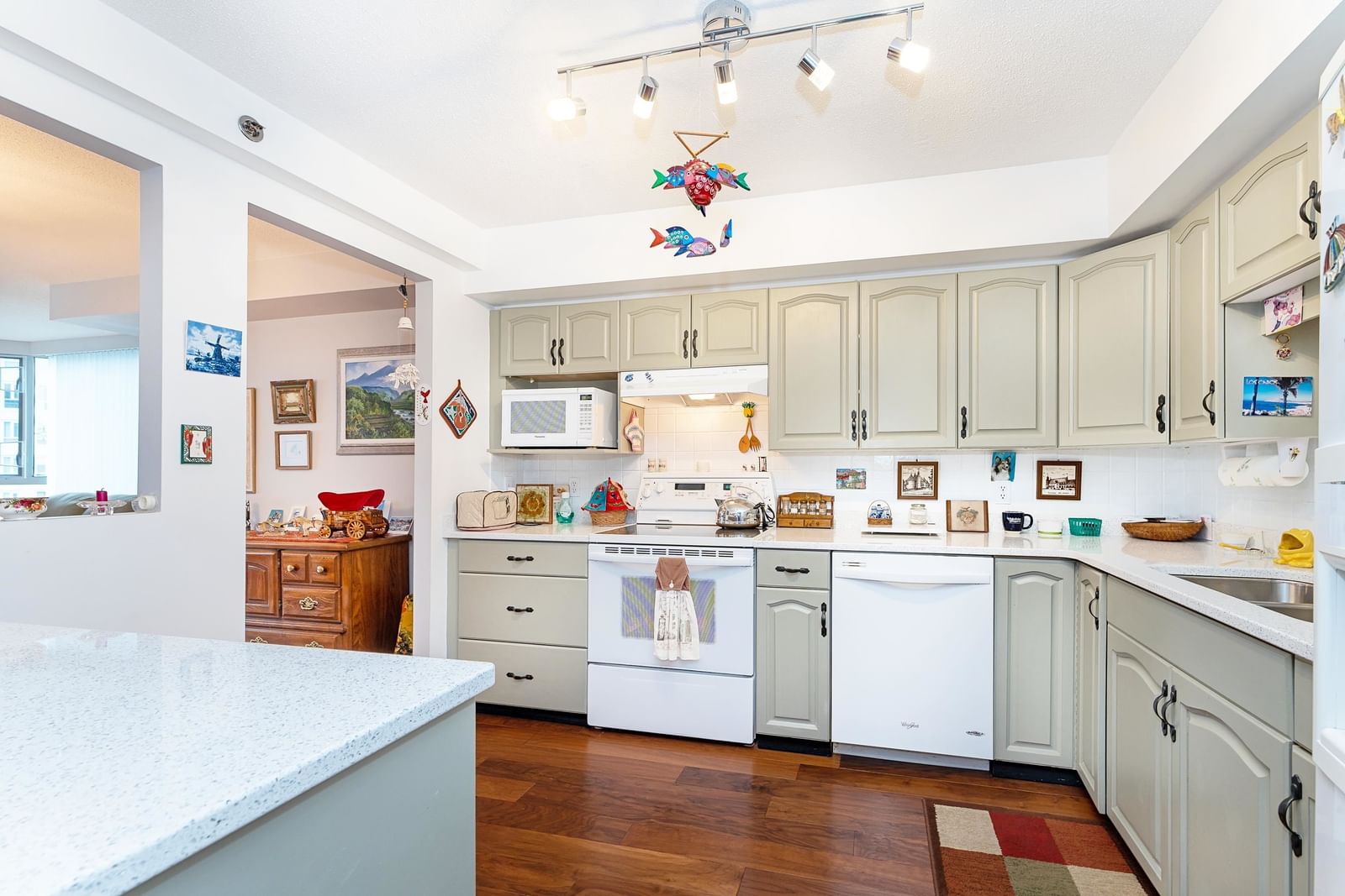 Listing Image 12