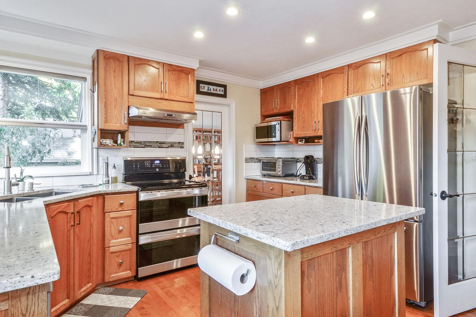 Listing Image 11