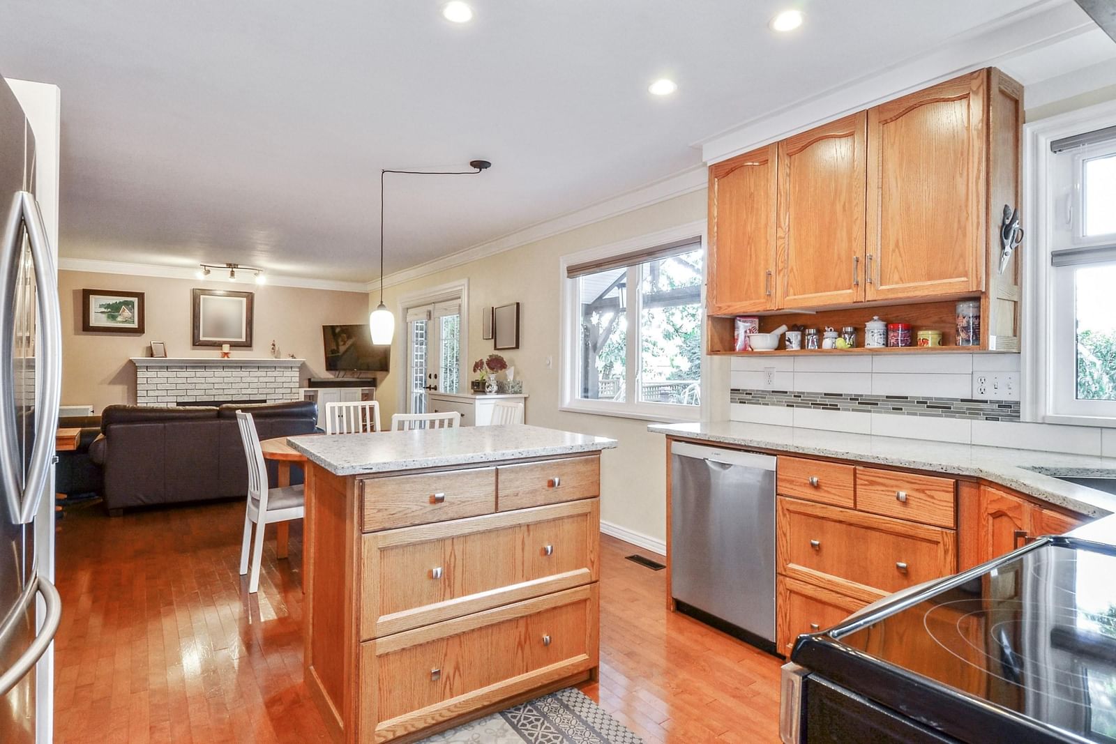 Listing Image 12