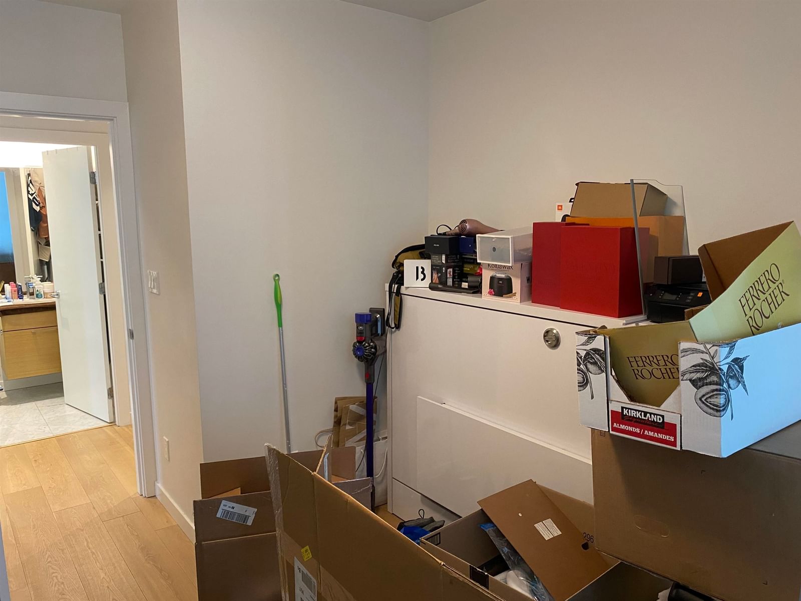 Listing Image 12