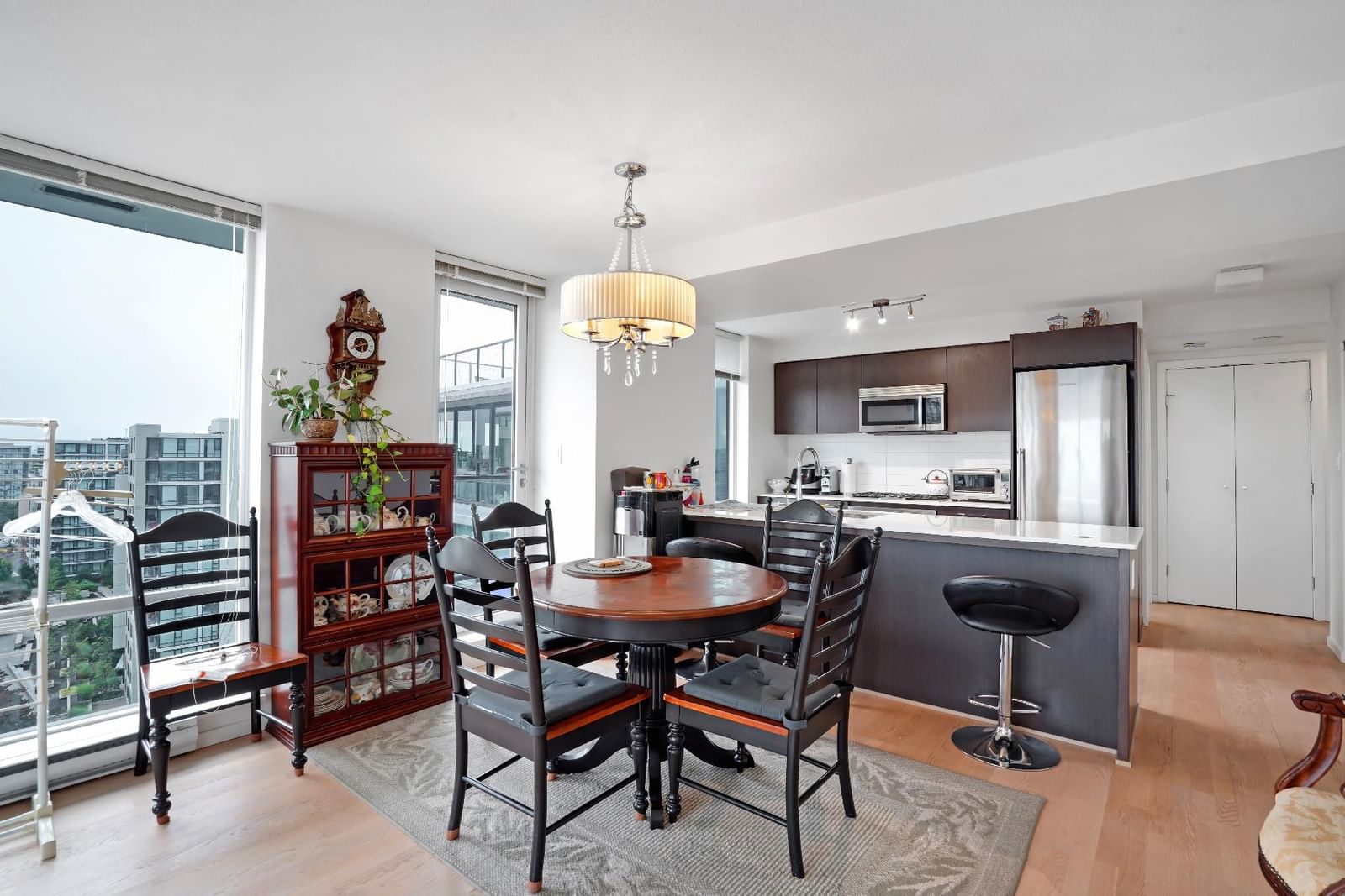 Listing Image 12