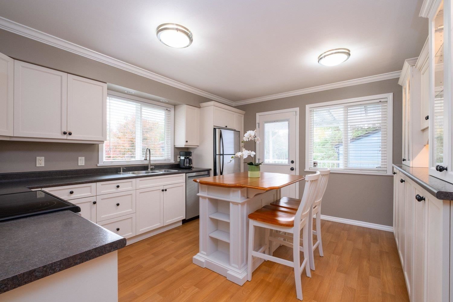 Listing Image 9