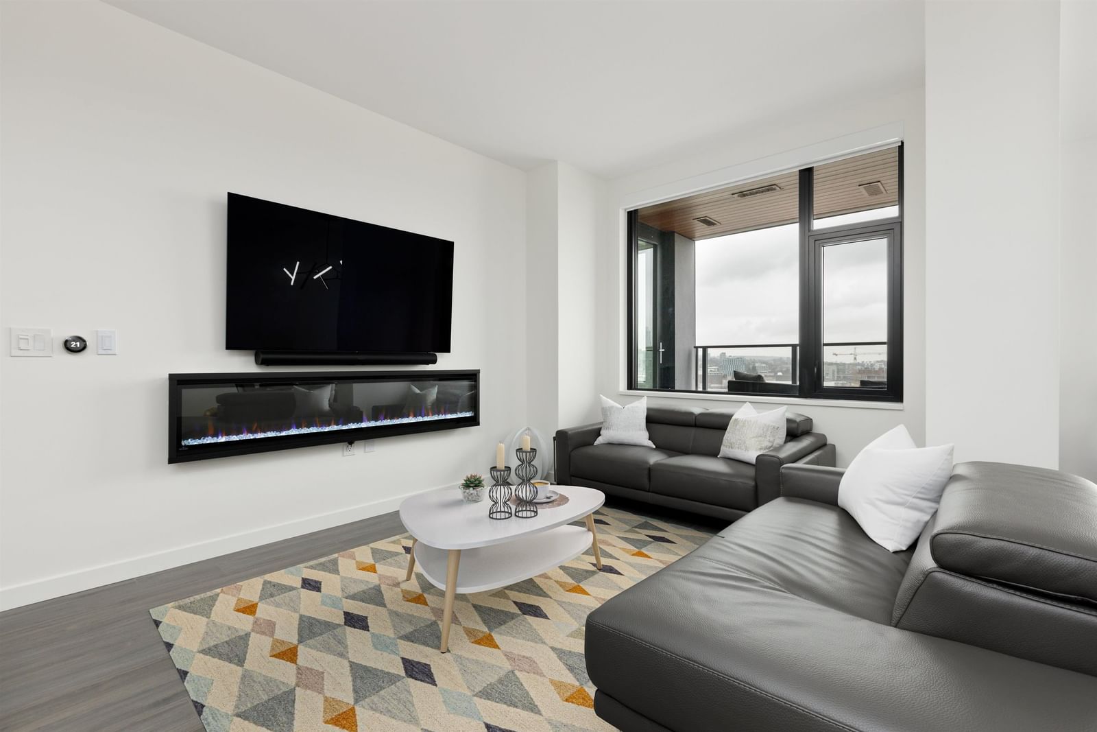 Listing Image 12
