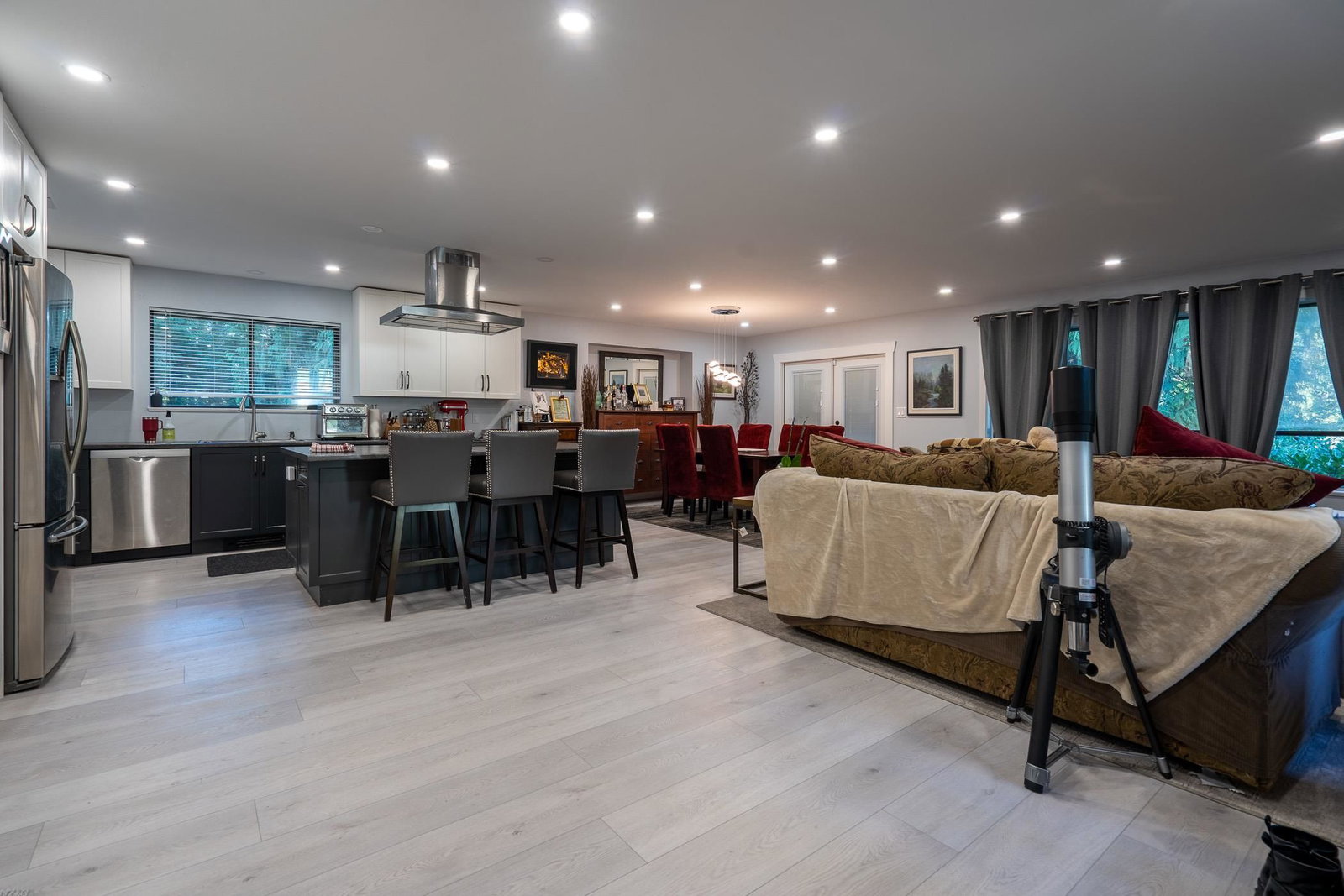 Listing Image 11