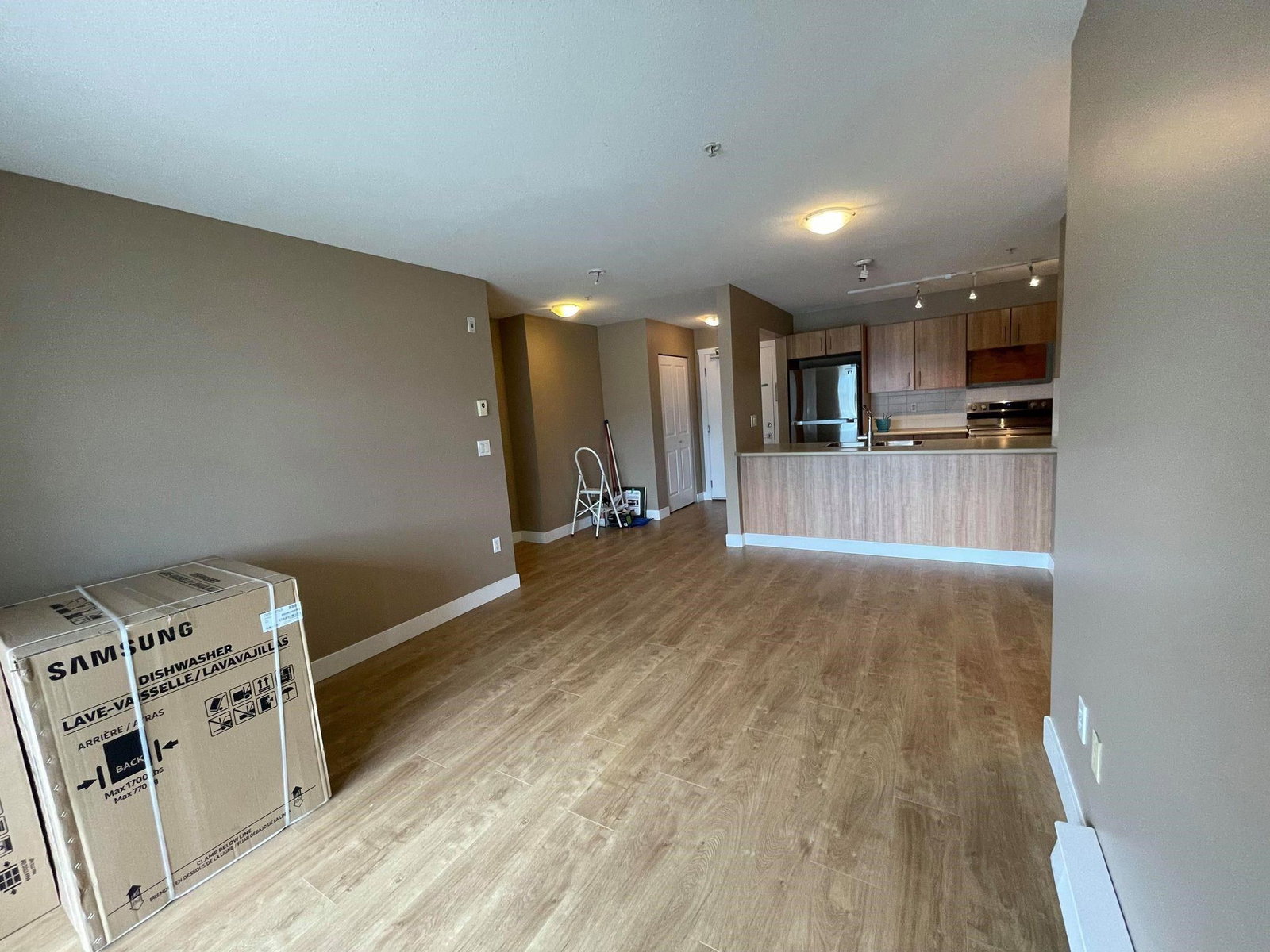Listing Image 9