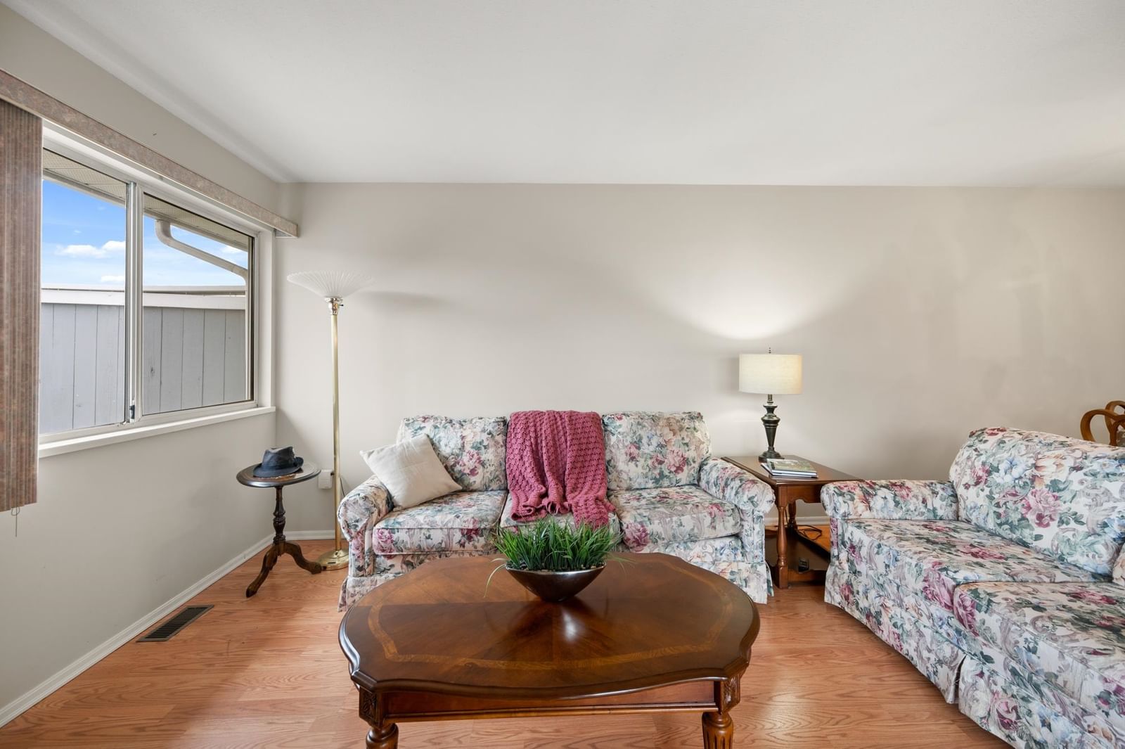 Listing Image 16