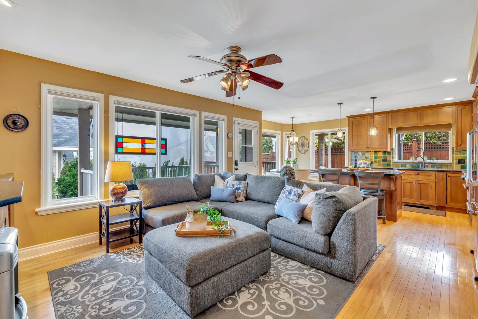 Listing Image 10