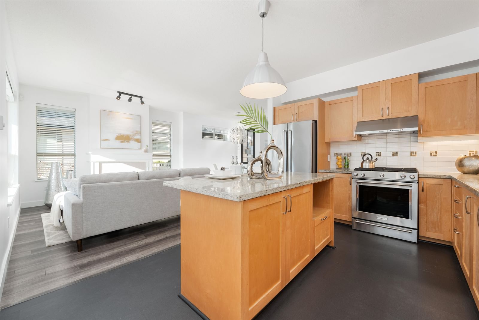 Listing Image 12