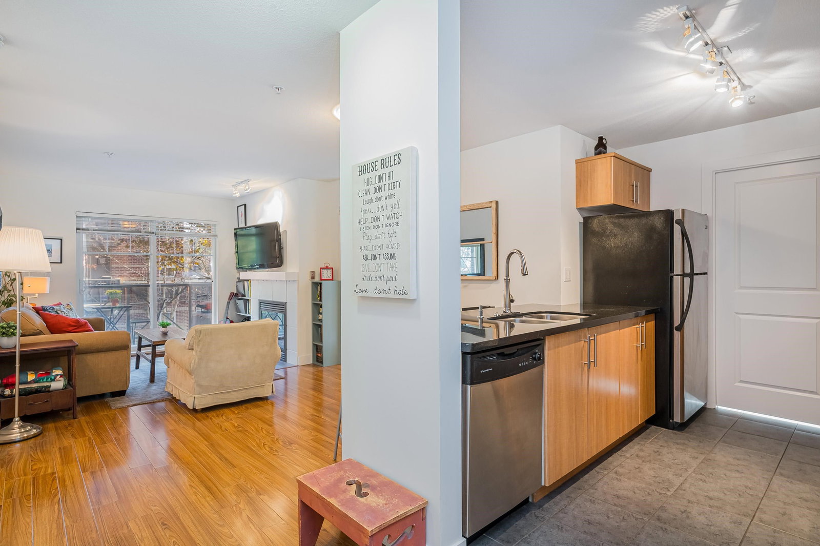 Listing Image 6