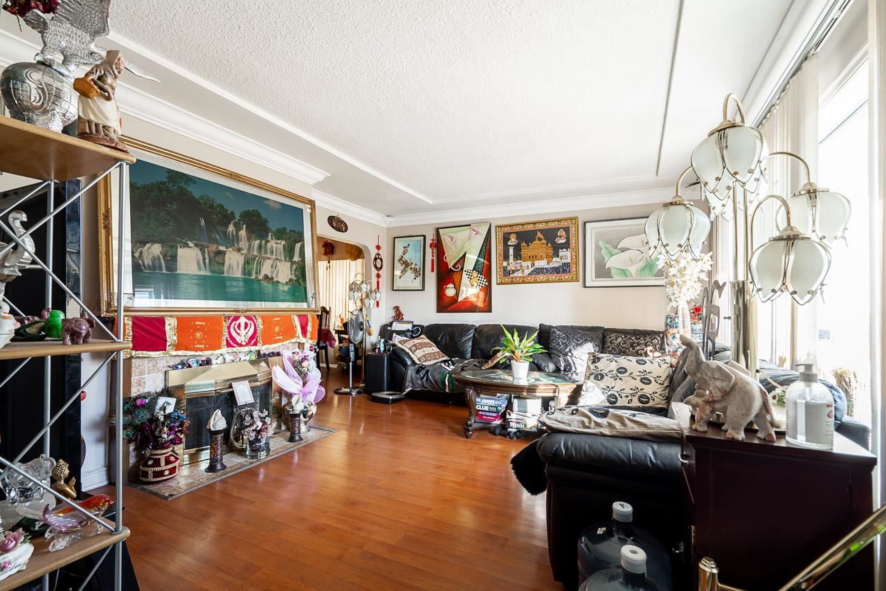 Listing Image 6