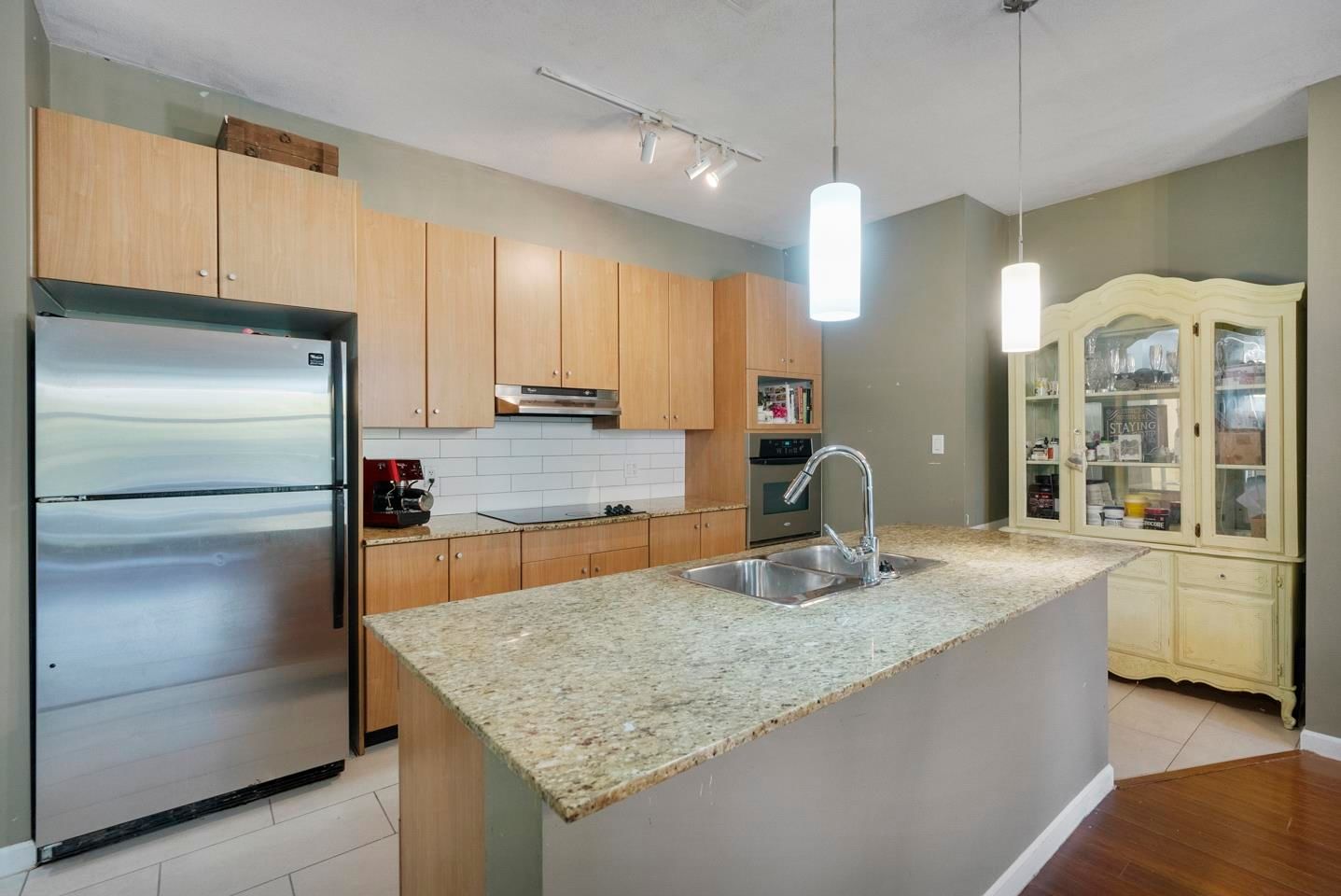 Listing Image 3