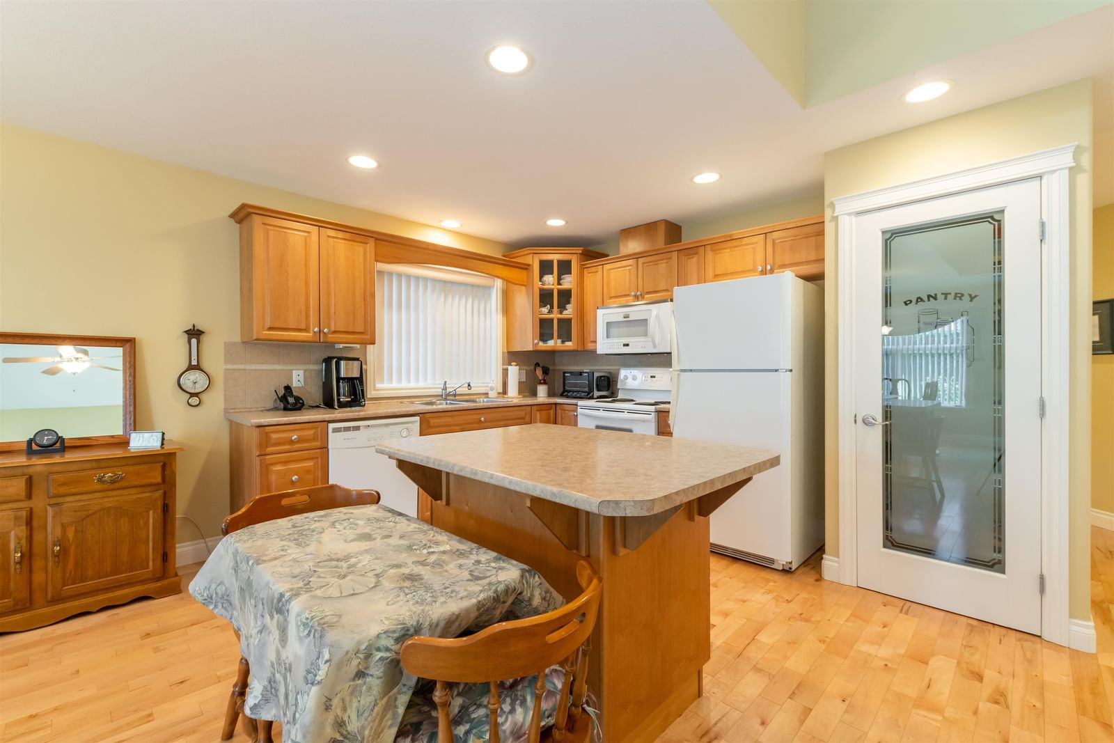 Listing Image 5