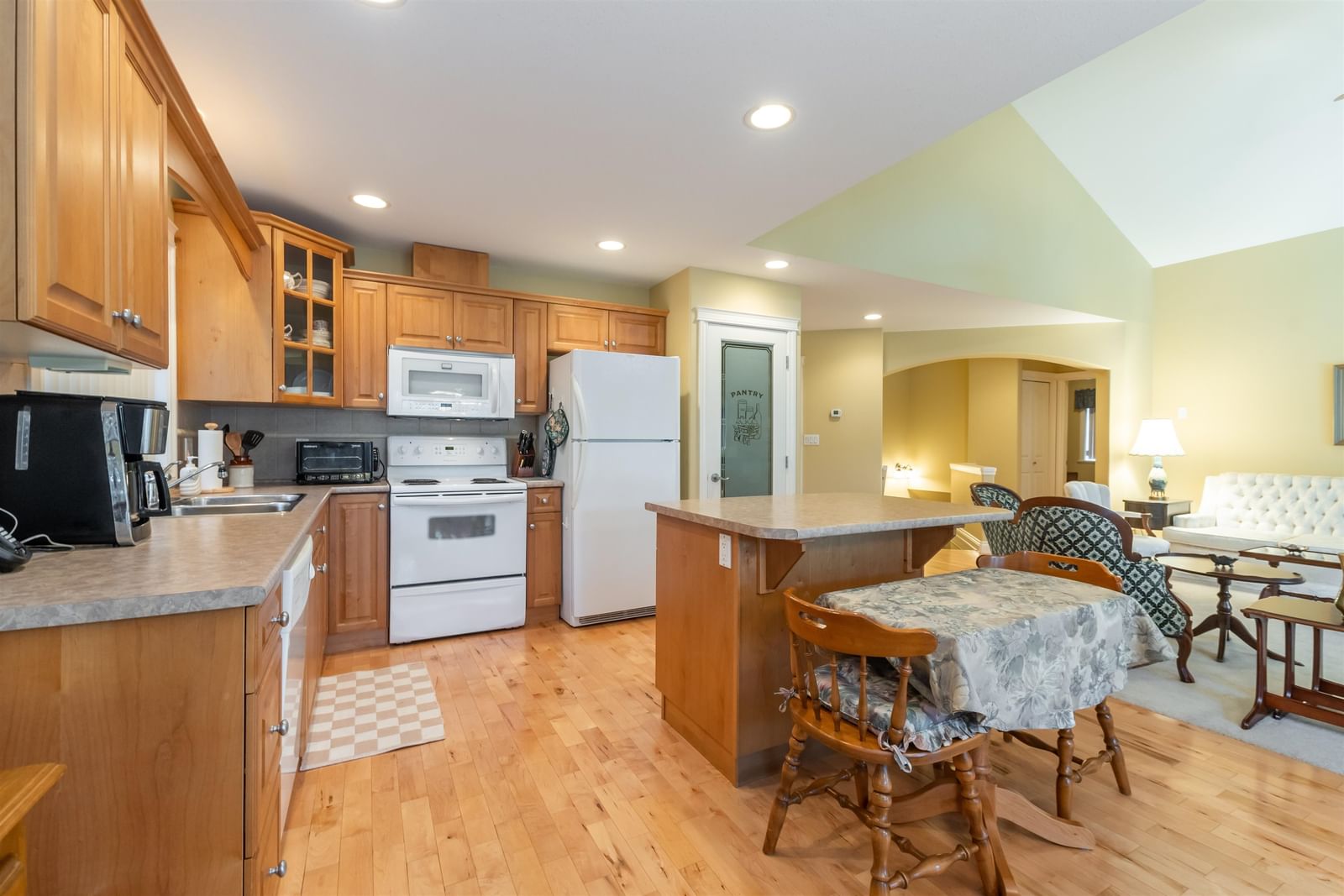 Listing Image 9