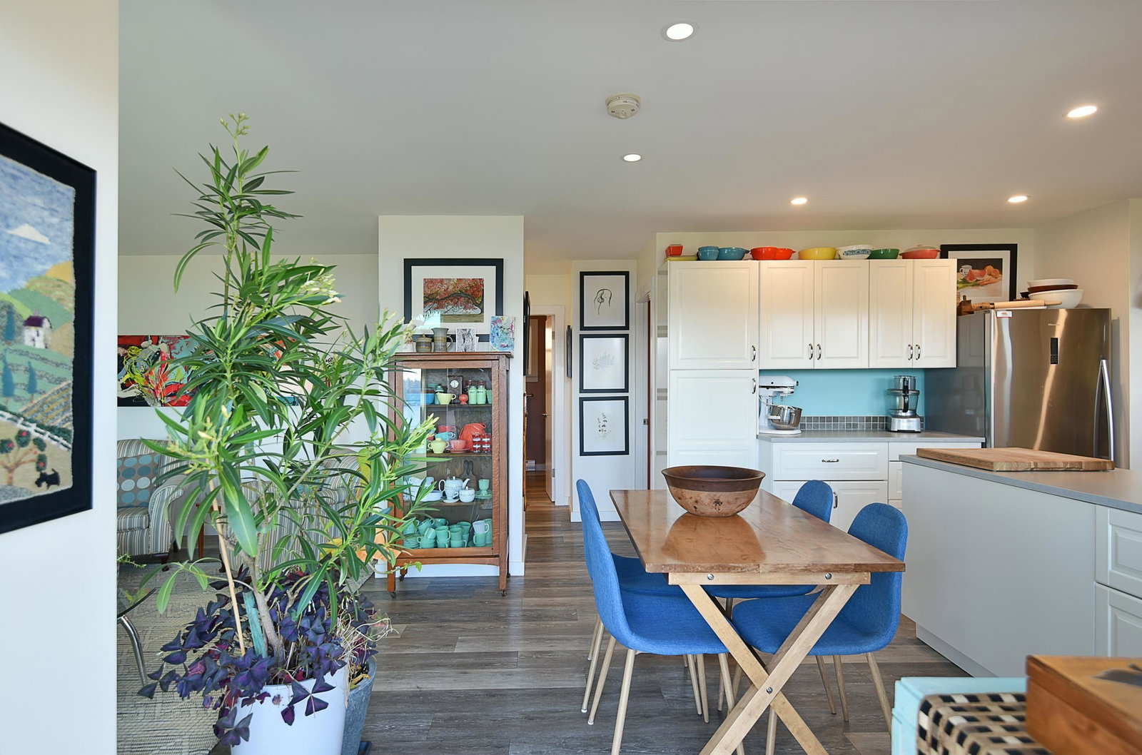 Listing Image 11