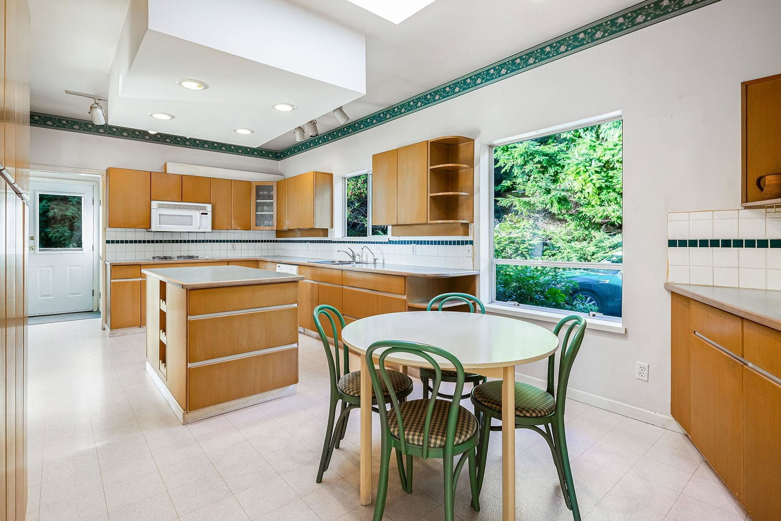 Listing Image 11