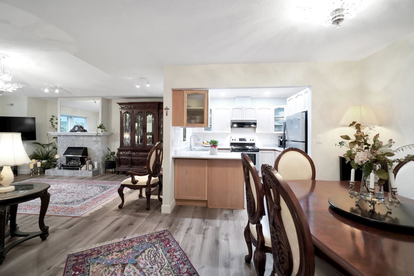 Listing Image 12
