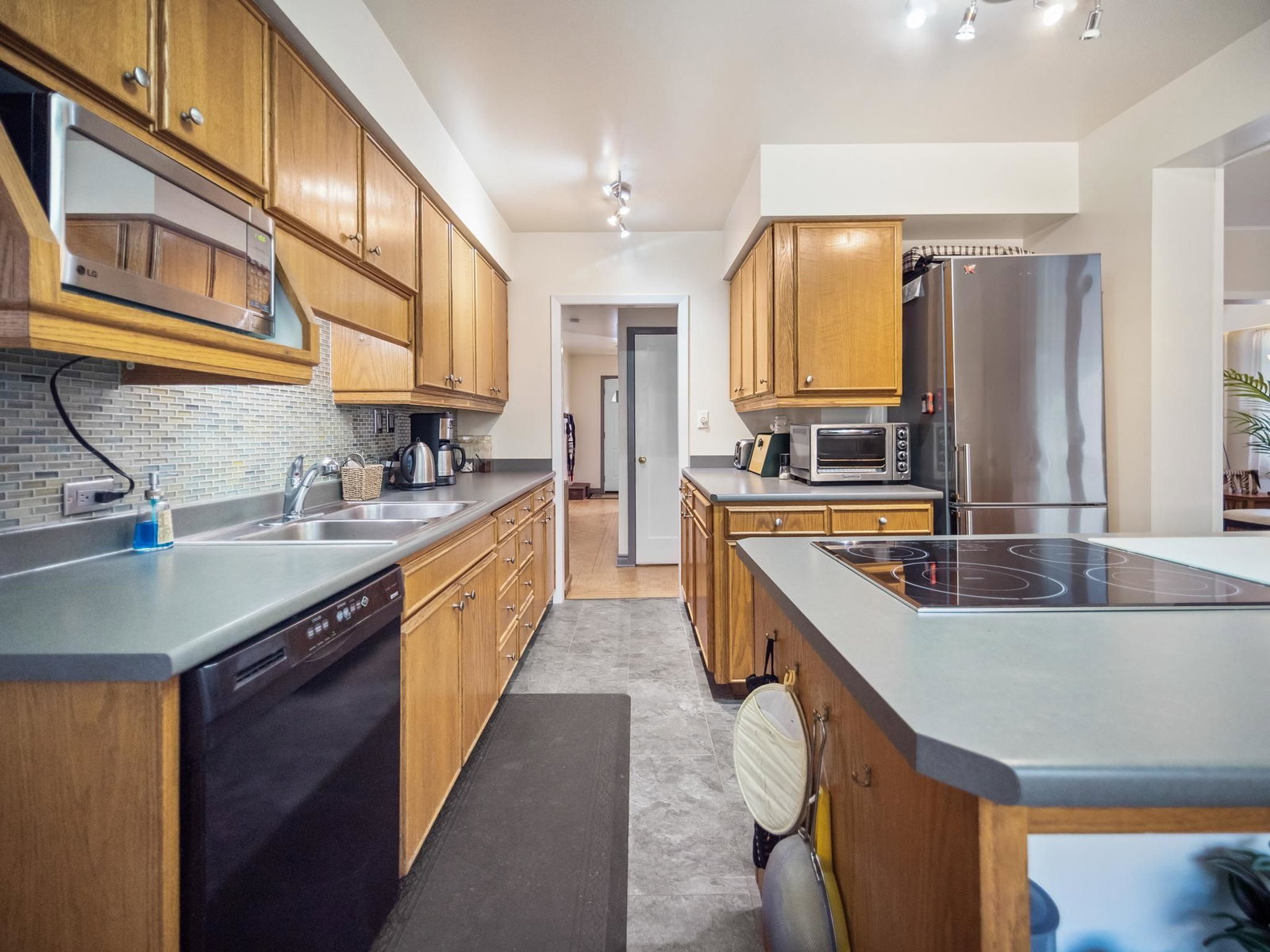 Listing Image 12