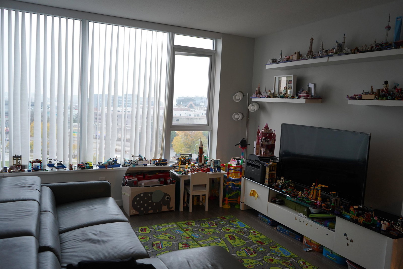 Listing Image 4