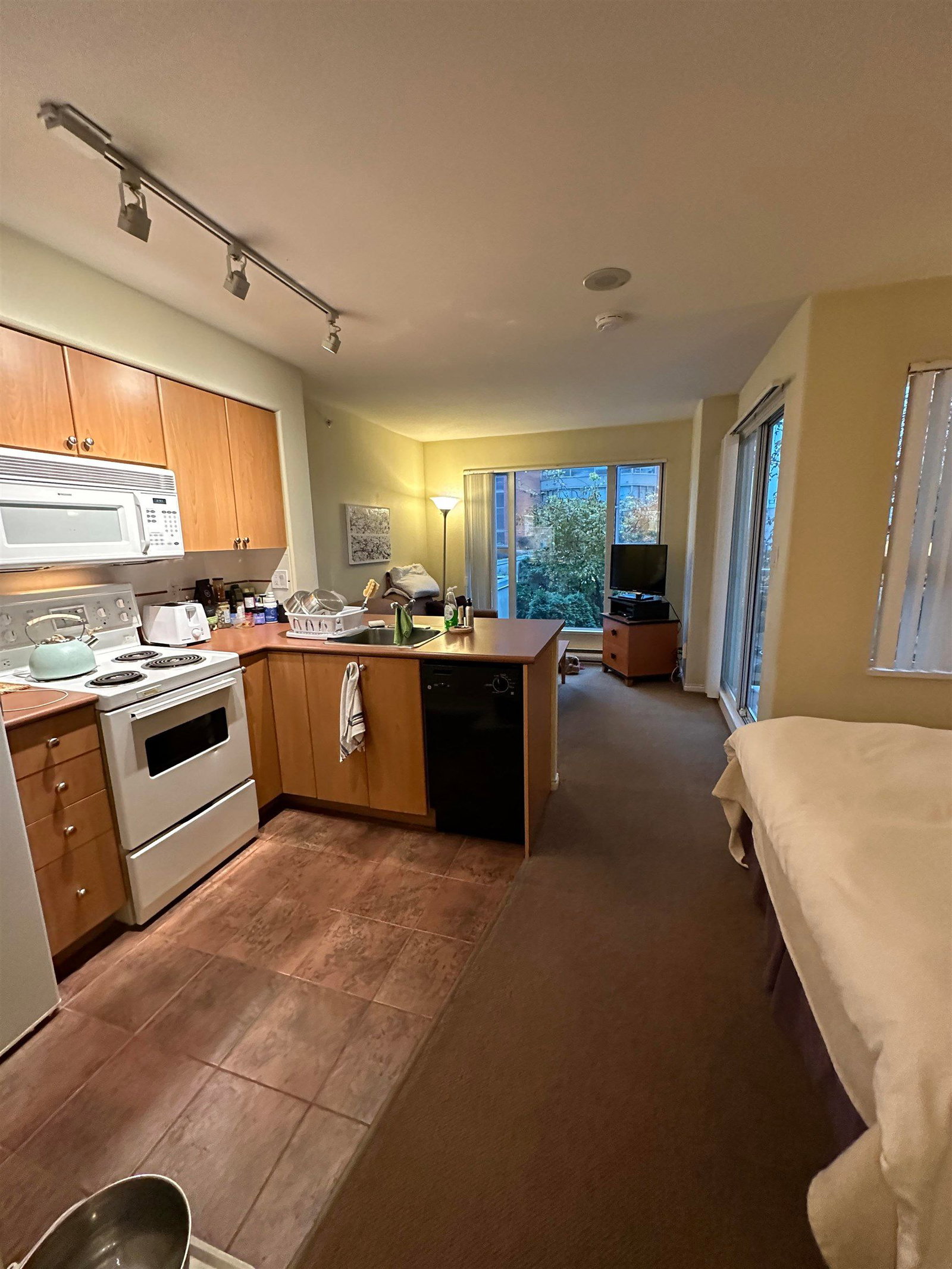 Listing Image 5