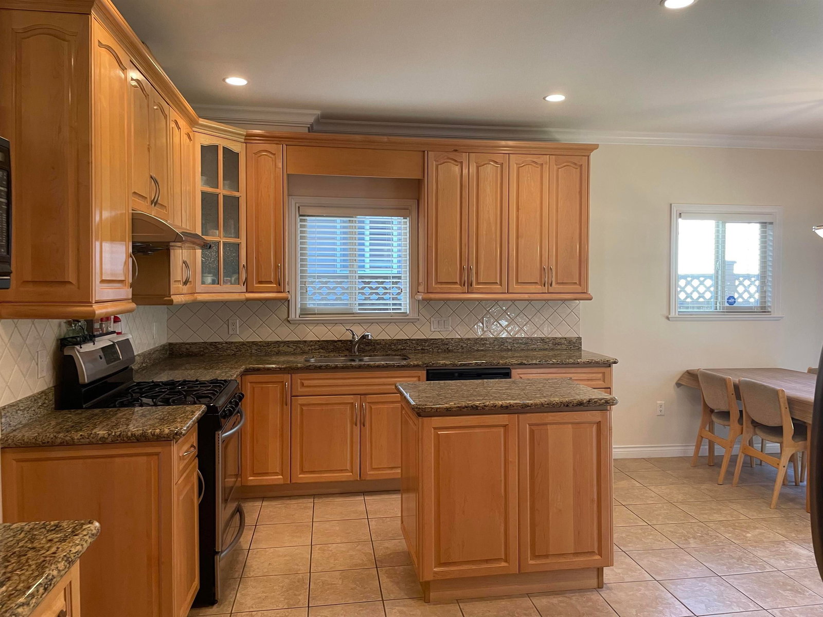 Listing Image 11