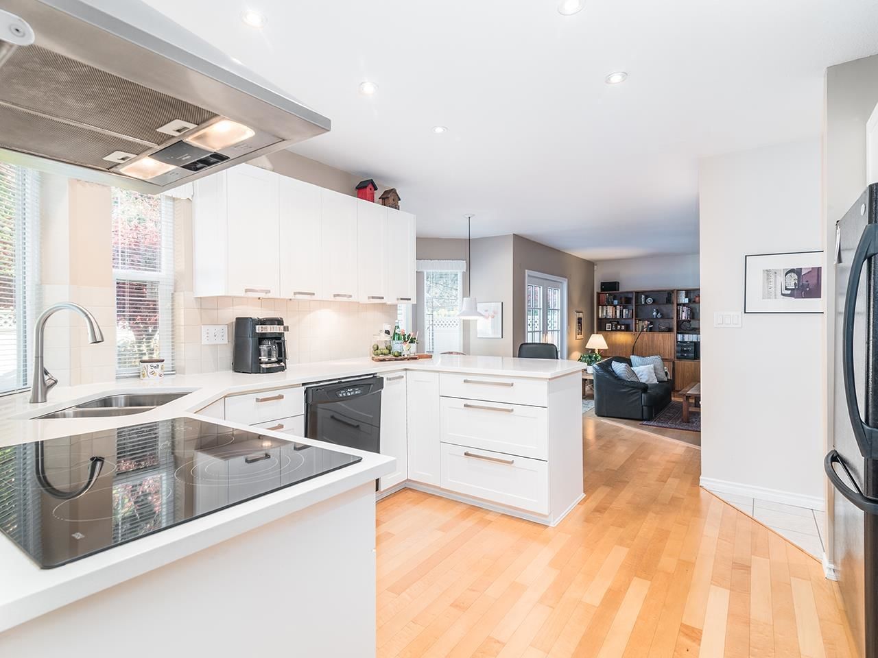 Listing Image 11