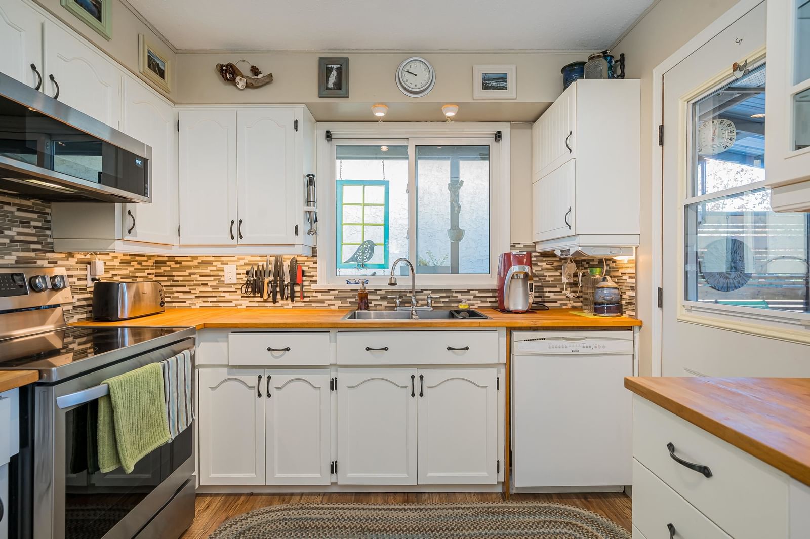 Listing Image 9