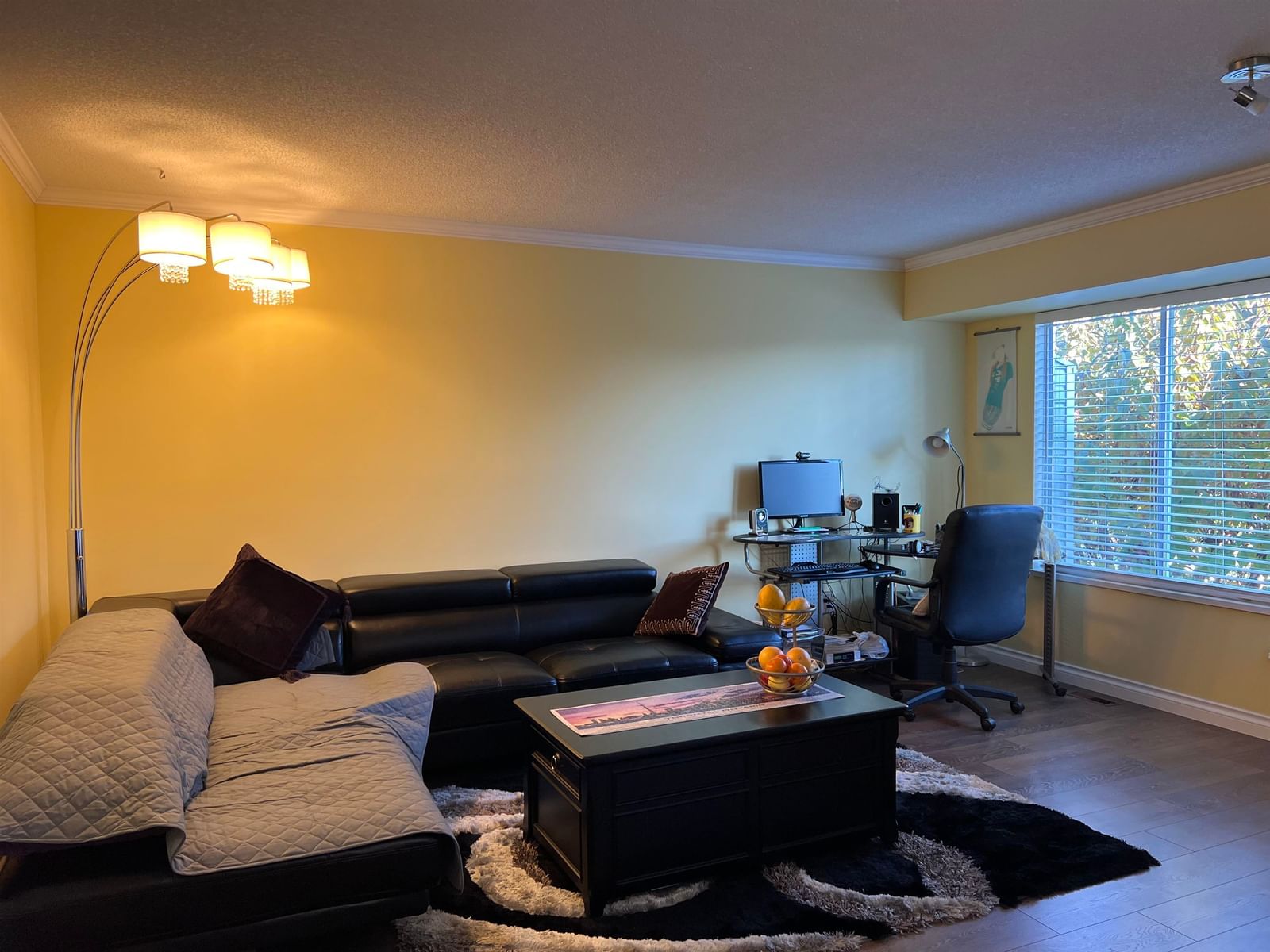 Listing Image 4