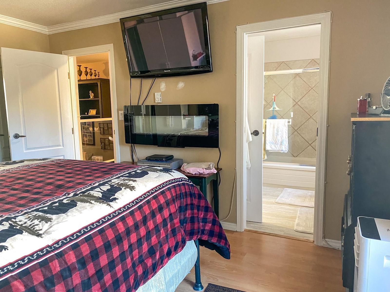 Listing Image 12