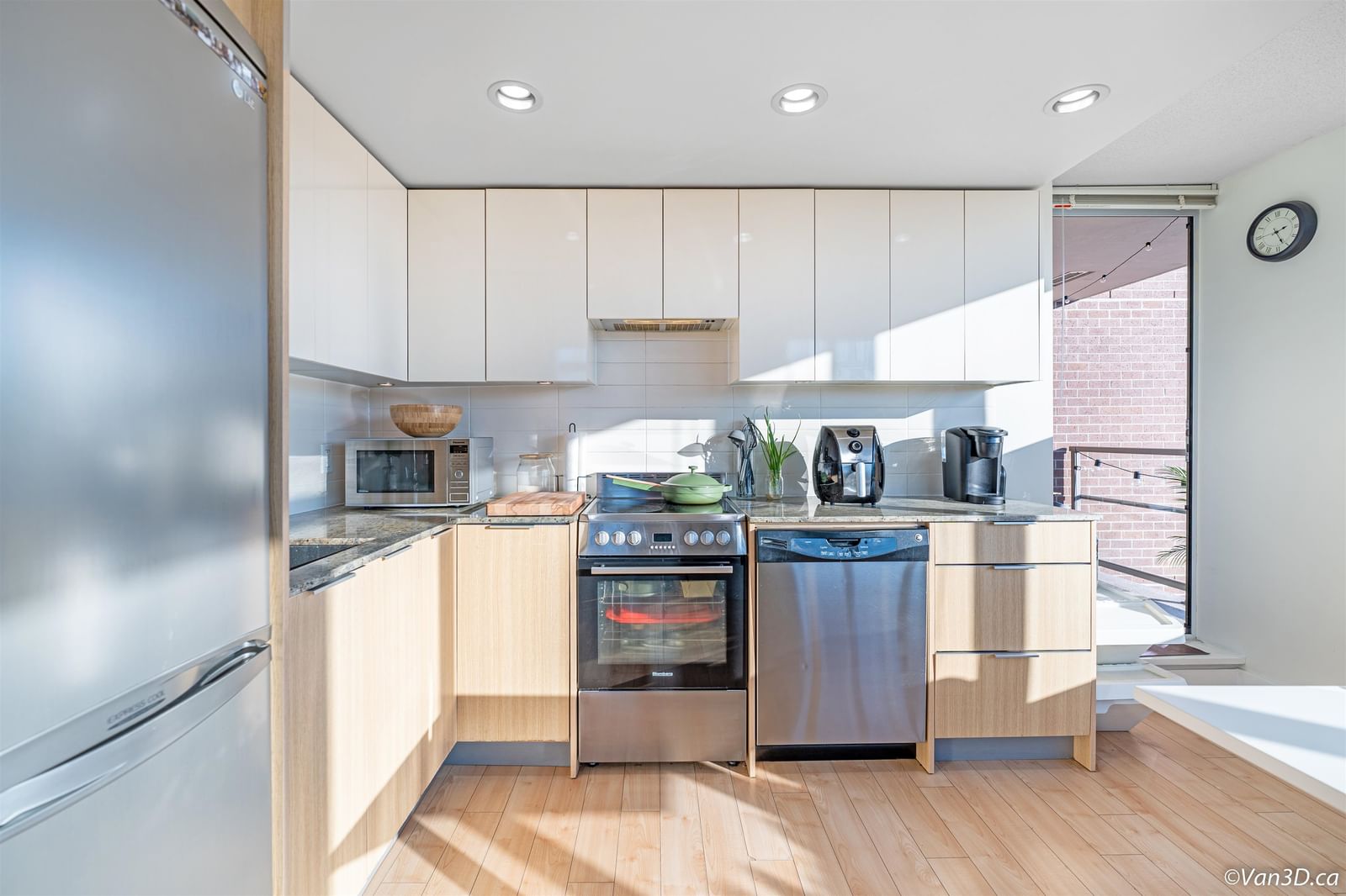 Listing Image 11