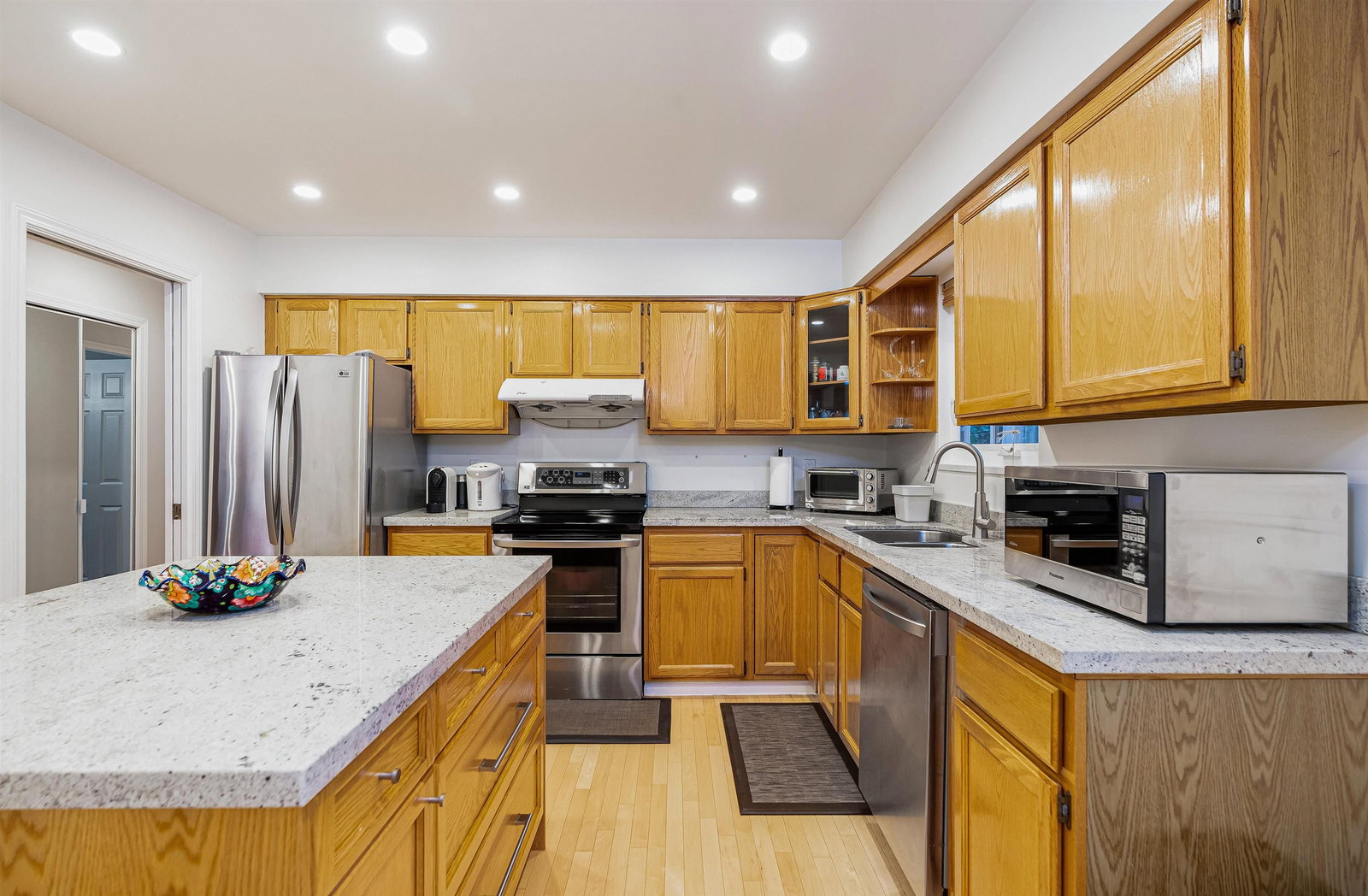 Listing Image 5
