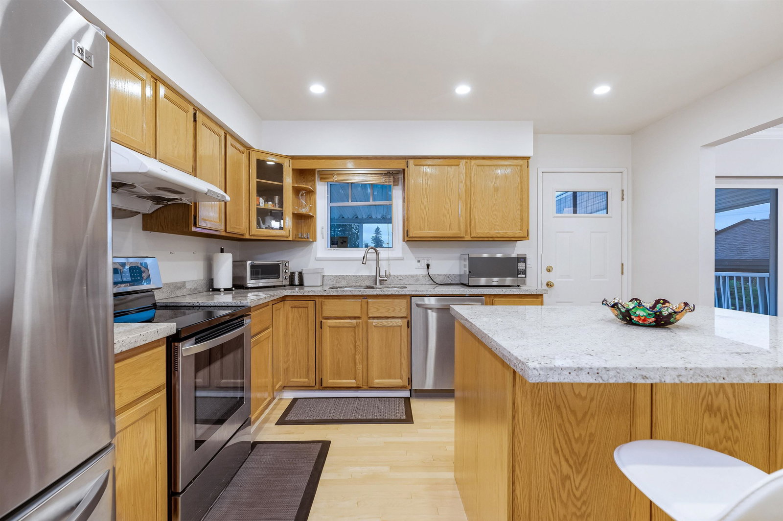 Listing Image 6