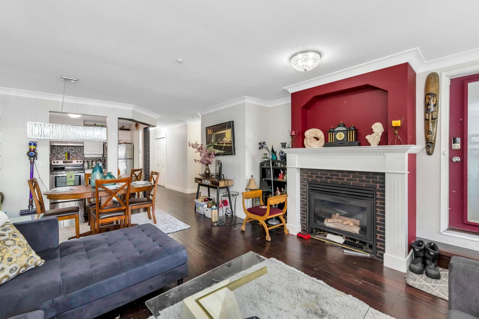 Listing Image 4