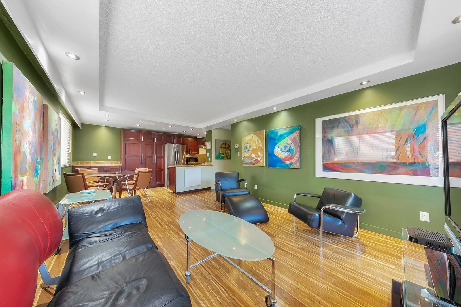Listing Image 3