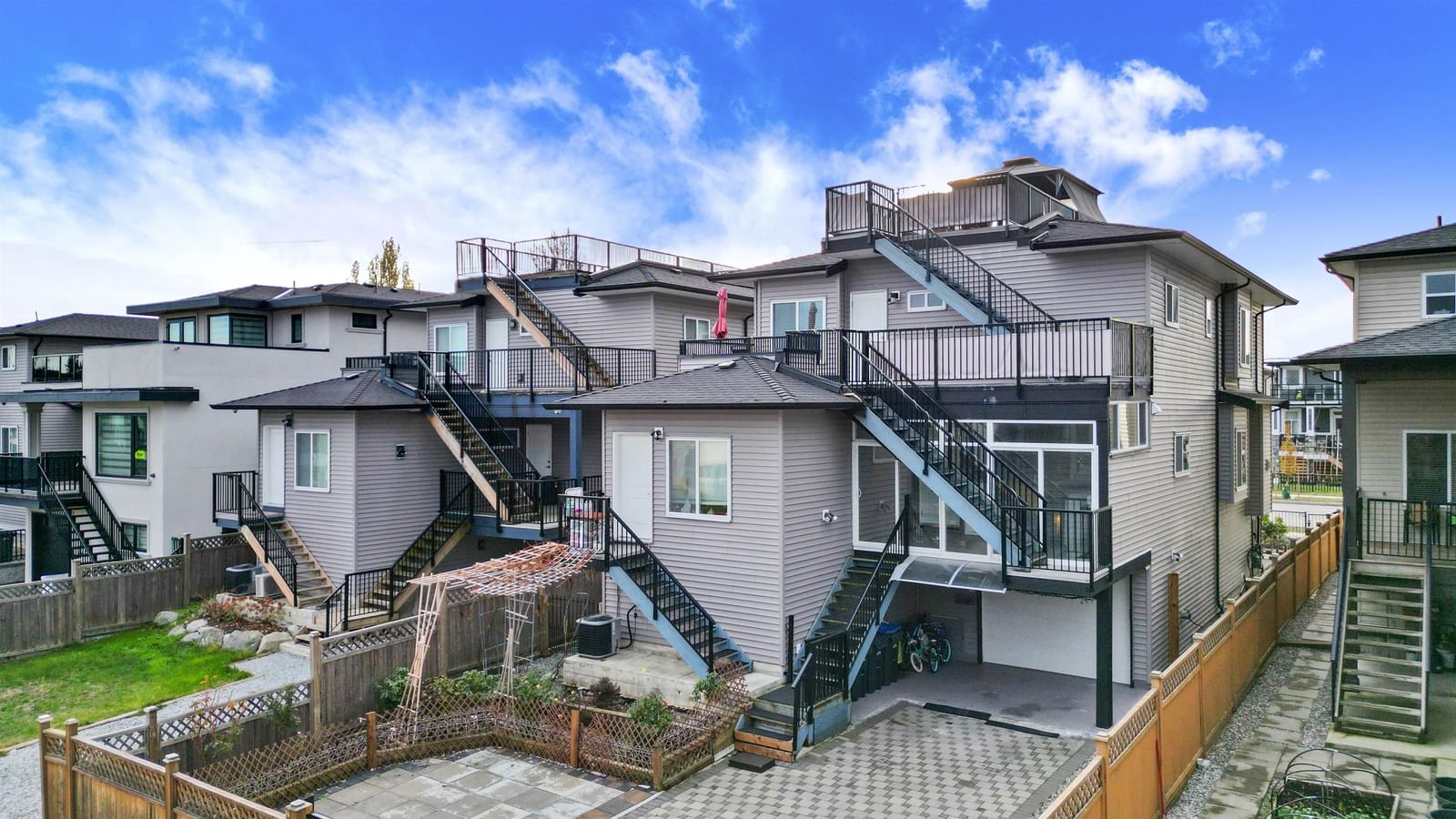Listing Image 11