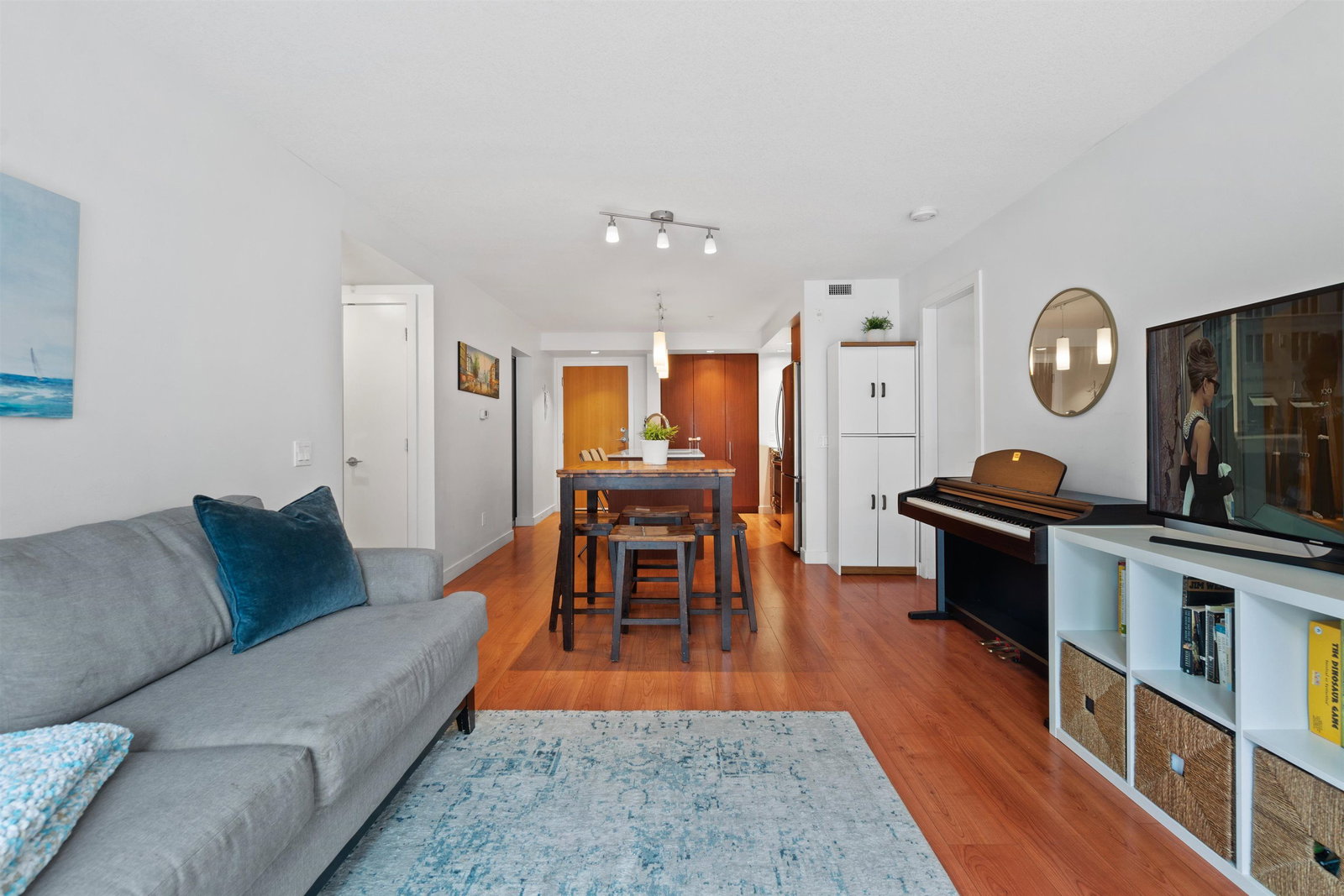 Listing Image 11