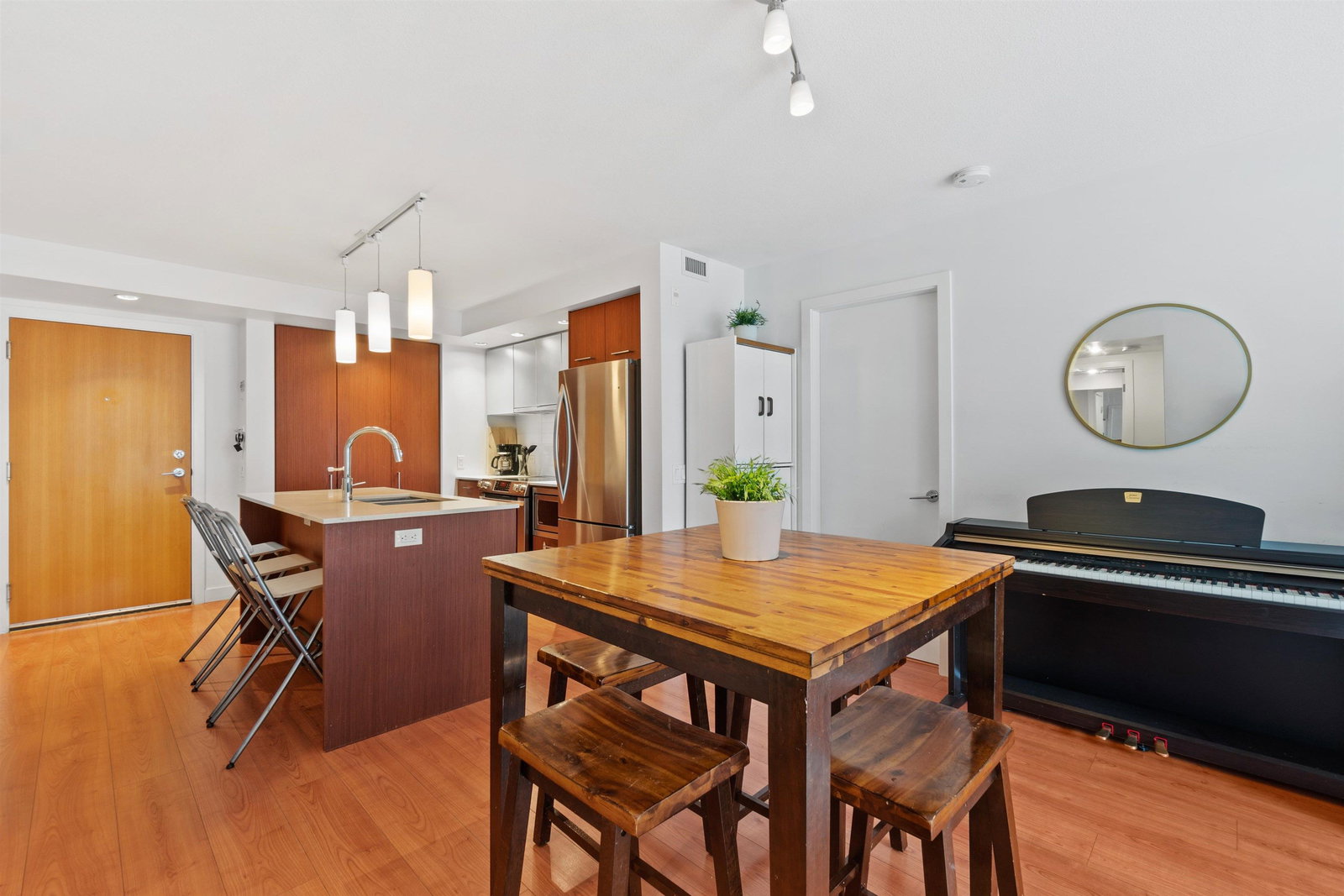 Listing Image 5