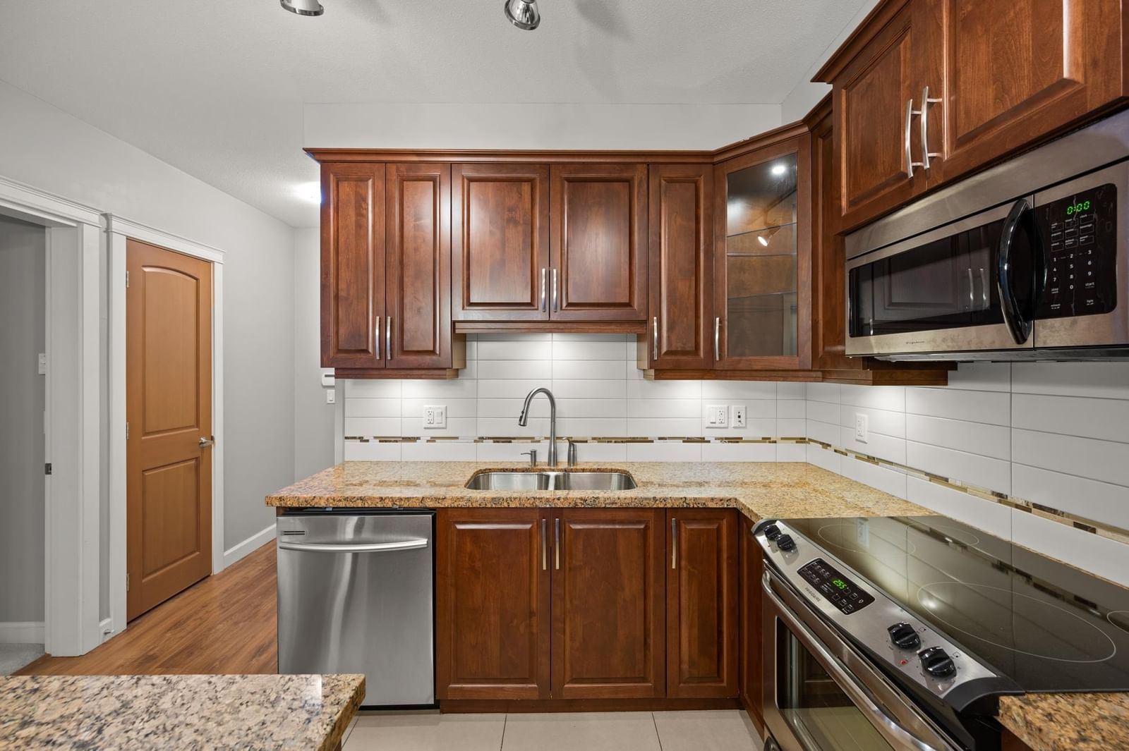 Listing Image 17